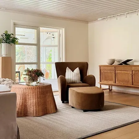 Casa vacanze With Architect-designed Garden In Alsvik