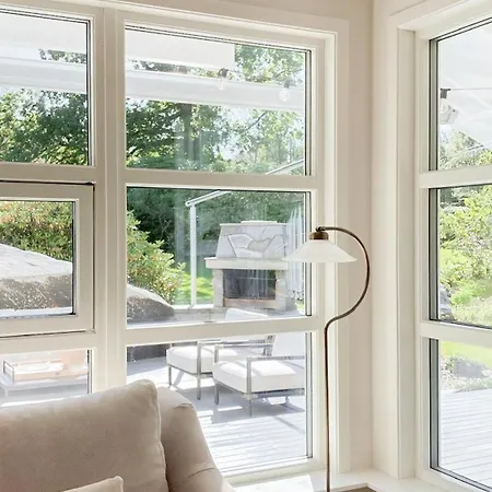 Сasa de vacaciones With Architect-designed Garden In Alsvik