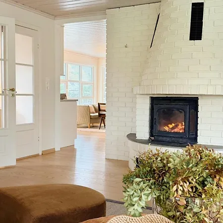 With Architect-designed Garden In Alsvik Сasa de vacaciones