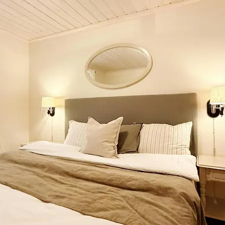 Casa vacanze With Architect-designed Garden In Alsvik *