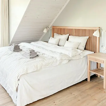 Casa vacanze With Architect-designed Garden In Alsvik