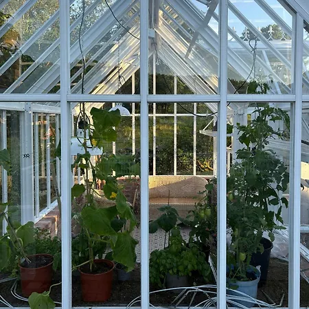 Сasa de vacaciones With Architect-designed Garden In Alsvik